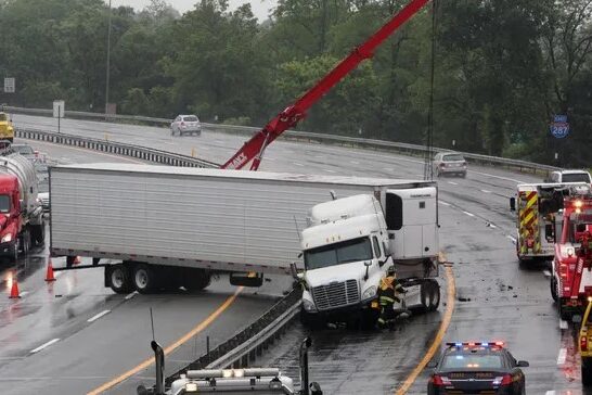 Tractor Trailer Jackknifed Meriden CT Tractor Trailer Jackknifed Meriden CT